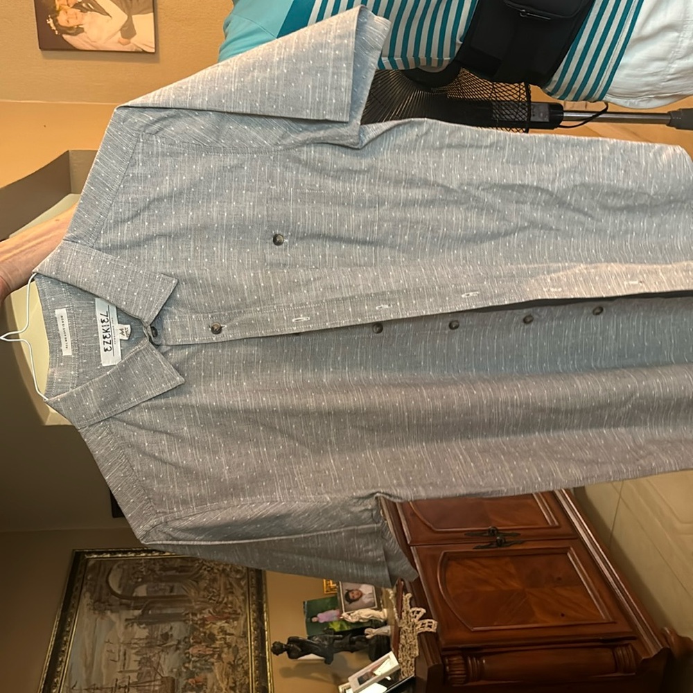 Men’s light gray button down